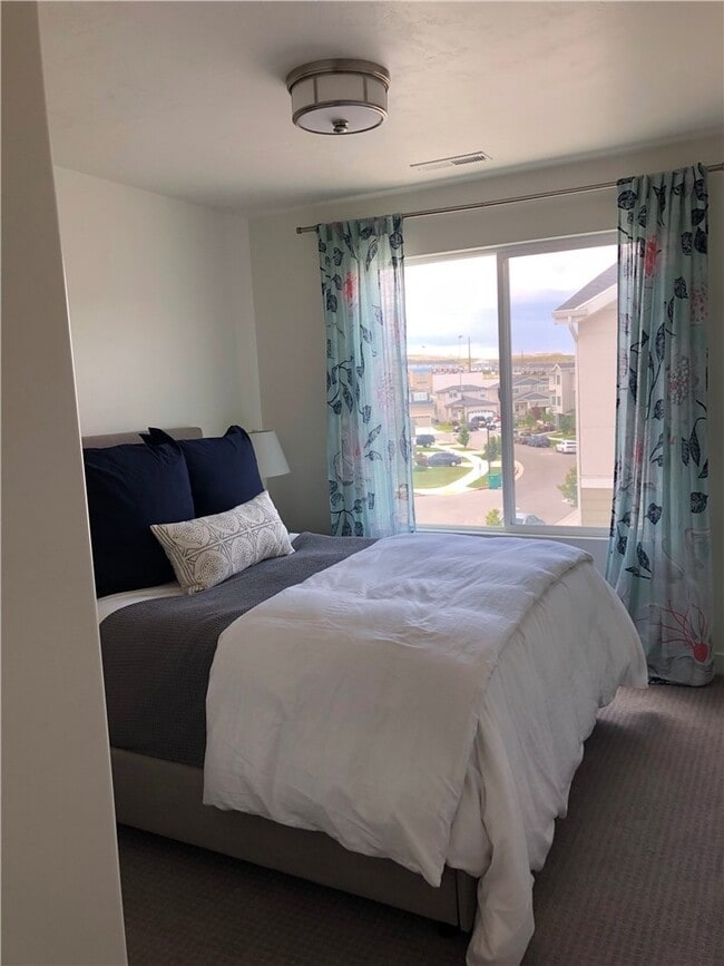 Building Photo - Luxury Bluffdale 4 Bedroom Town Home