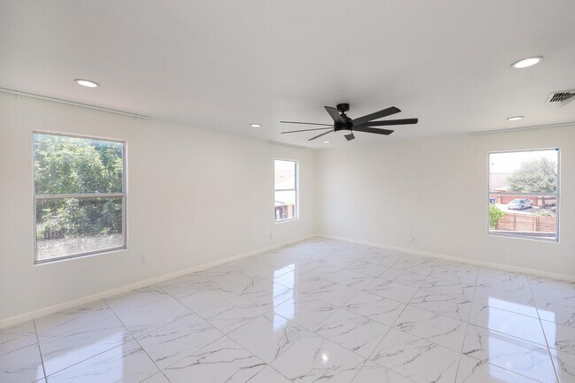 Building Photo - 12102 Ent Loop
