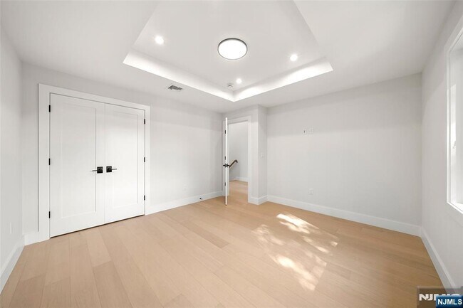 Building Photo - 450 N 10th St