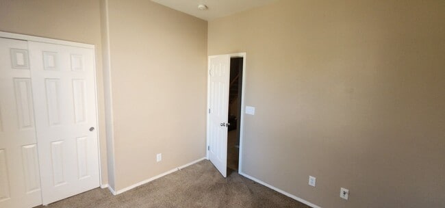 Building Photo - Charming 3 bedroom home with great curb ap...