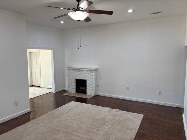 Building Photo - 147 Lestrade Pl