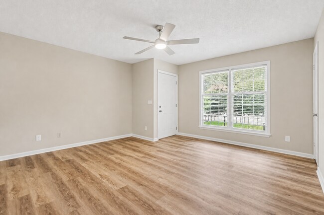 Building Photo - 2BR/1BA Duplex Conveniently Located Off Pleasant Hill & Cruse Rd!