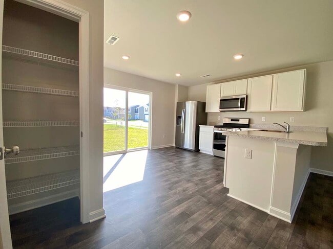 Building Photo - 407 Mardella Dr
