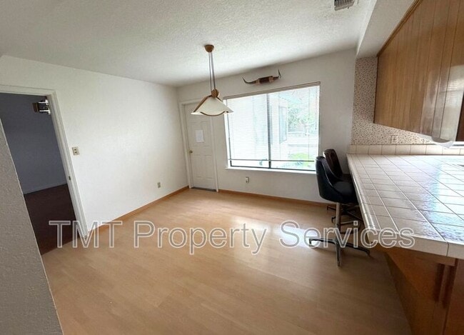 Building Photo - 2 Polvadera Ct