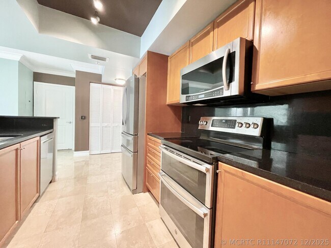 Building Photo - 99 SE Mizner Blvd