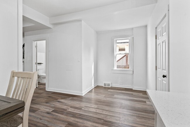 Building Photo - Furnished 4 bed, 2 bath home in Mt. Washington available now!