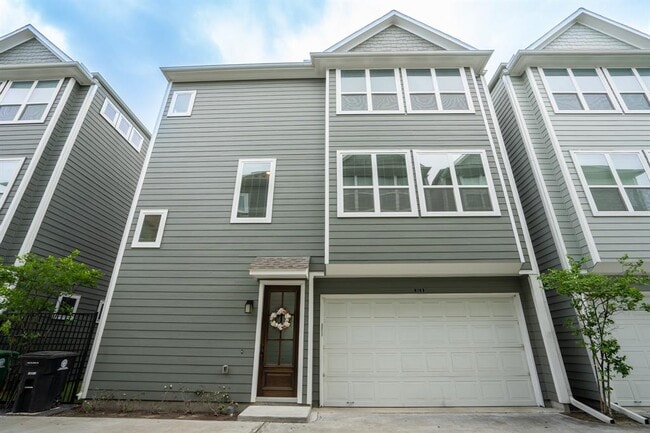 Building Photo - 312 W 28th St