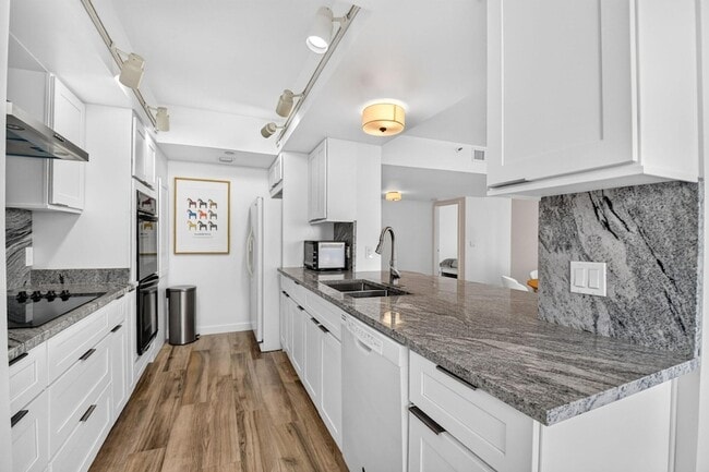 Building Photo - 4000 N Ocean Dr