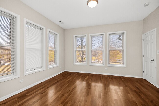 Building Photo - 3986 S Drexel Blvd