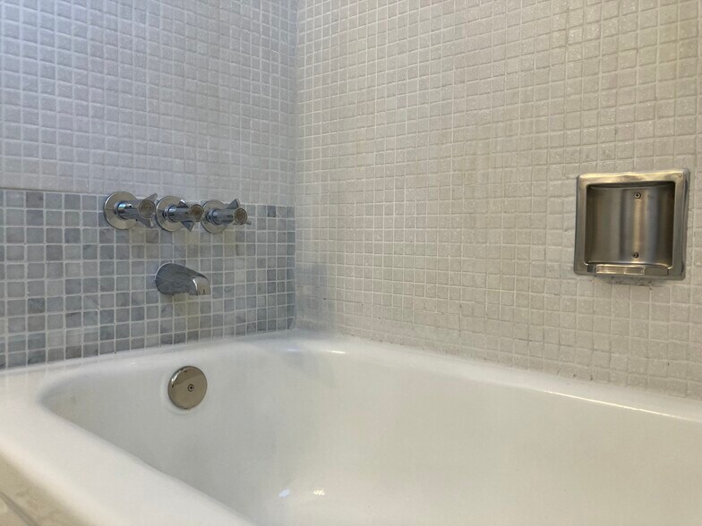 Building Photo - 705 SW 75th St