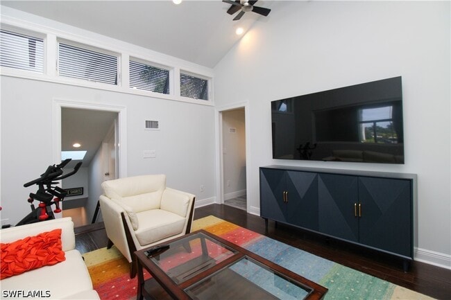 Building Photo - 2150 Marina Dr