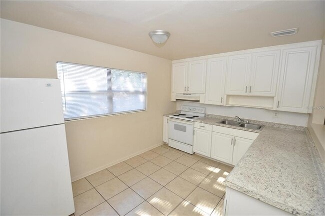 Building Photo - 820 Golden Rule Ct N