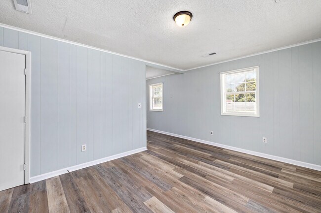 Building Photo - 3640 Lindella Rd