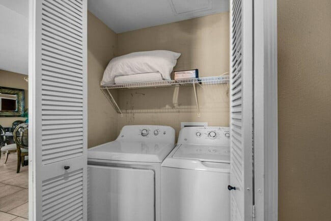 Building Photo - 2 Portofino Dr