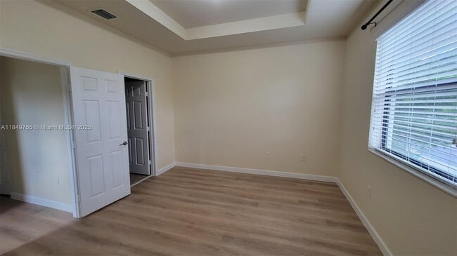 Building Photo - 3223 SE 4th Ct