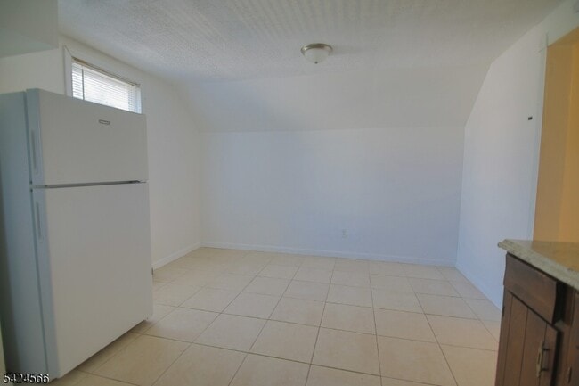 Building Photo - 433 Ainsworth St