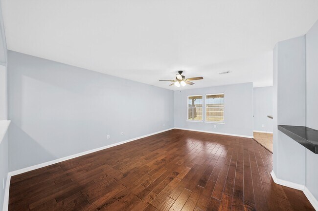 Building Photo - 5811 Vineyard Hill Dr