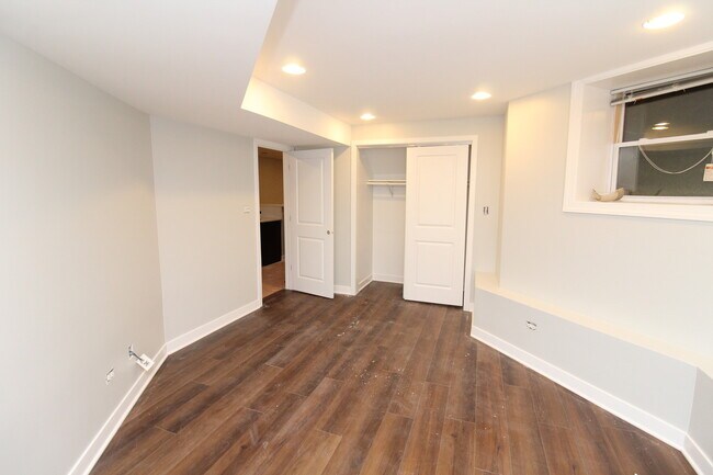 Building Photo - 1747 W Wallen Ave