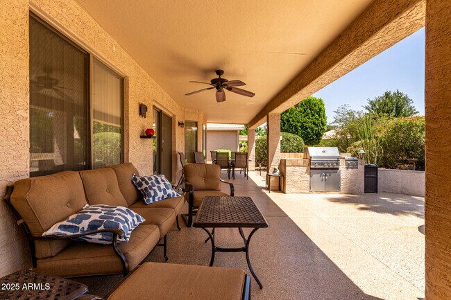Building Photo - 9637 E Sundune Dr