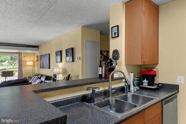 Building Photo - 75 S Reynolds St