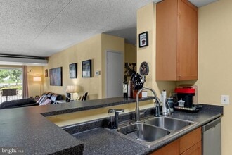 Building Photo - 75 S Reynolds St