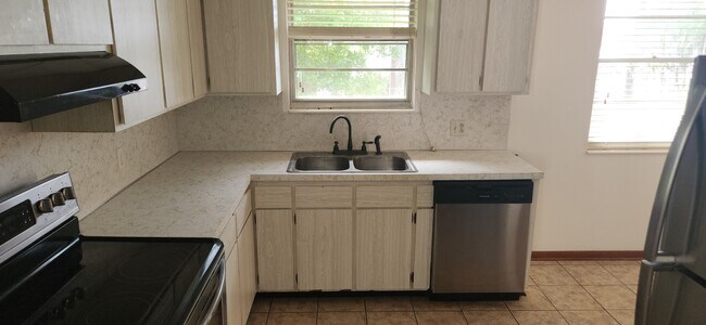 Building Photo - 800 Lake Shore Ter