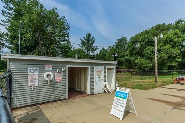 Building Photo - Londonderry 3 Bedroom Available NOW for Rent!