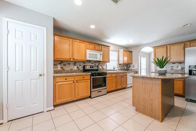 Building Photo - 2302 Avery Park Dr