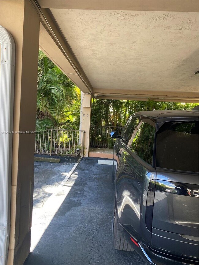 Building Photo - 2420 Diana Dr