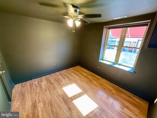 Building Photo - 345 Oakdale Pl NW