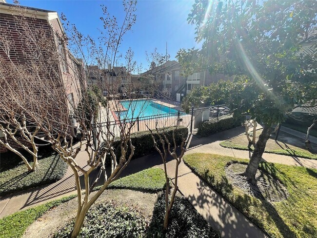 Building Photo - 2121 El Paseo St