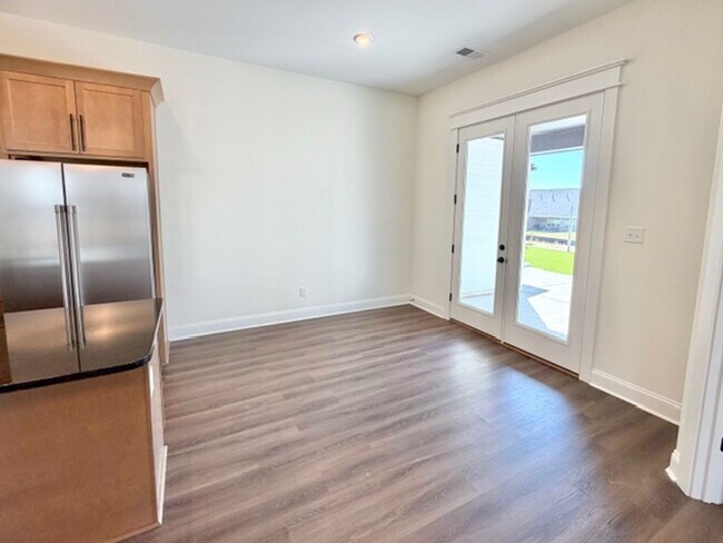 Building Photo - 4877 Chatelet Dr