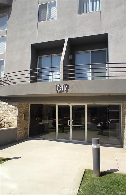 Building Photo - 1617 S Beverly Glen Blvd