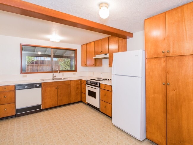 Building Photo - Adorable 2-bdrm/2-bath barn conversion home off River Road—Rural feel, close to everything