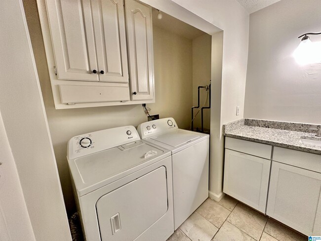 Building Photo - 415 Skyview Dr