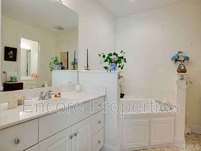 Building Photo - 22 Bayswater Pl