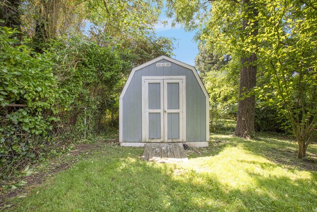 Building Photo - 2509 Crest Ave