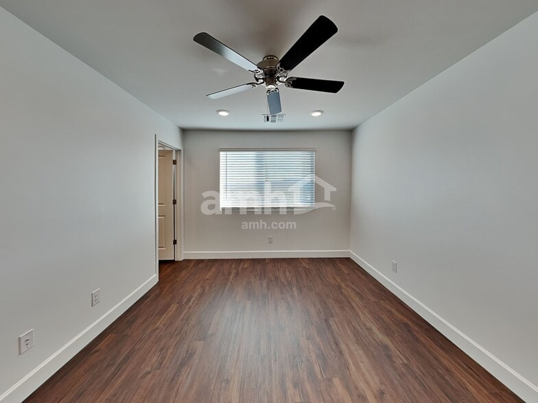 Building Photo - 6119 W Calle Bilboa