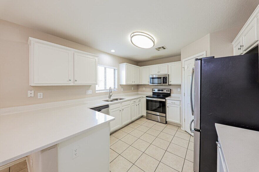 Building Photo - 591 S 167th Dr