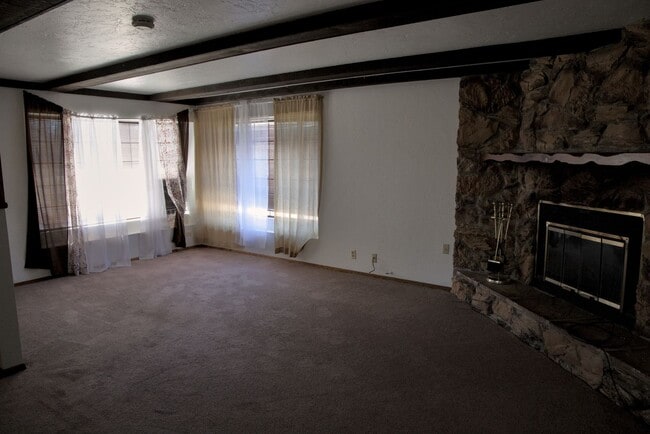 Building Photo - Spacious 3 Bedroom 2 Bathroom in Big Bear Lake
