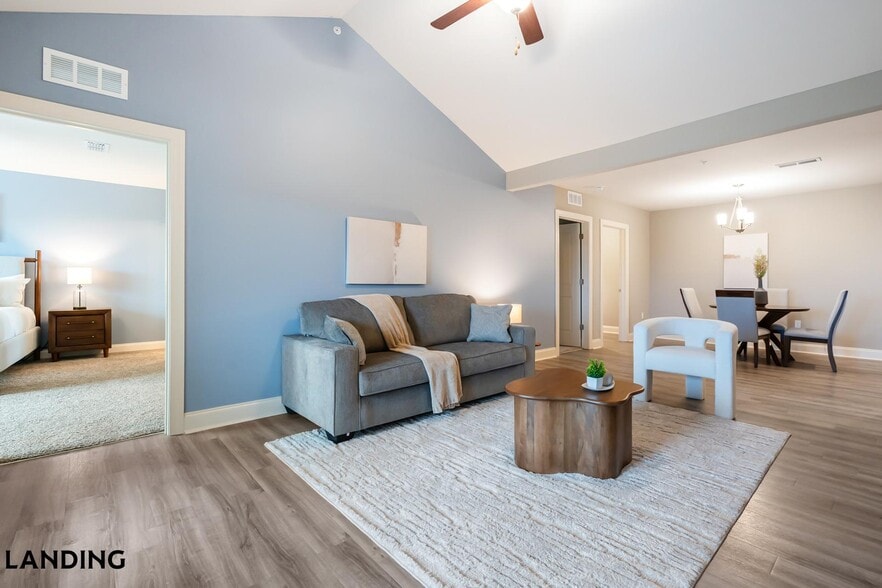 Building Photo - 305 Laredo Dr
