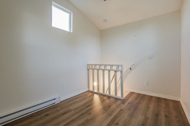 Building Photo - 303 Mountain View St