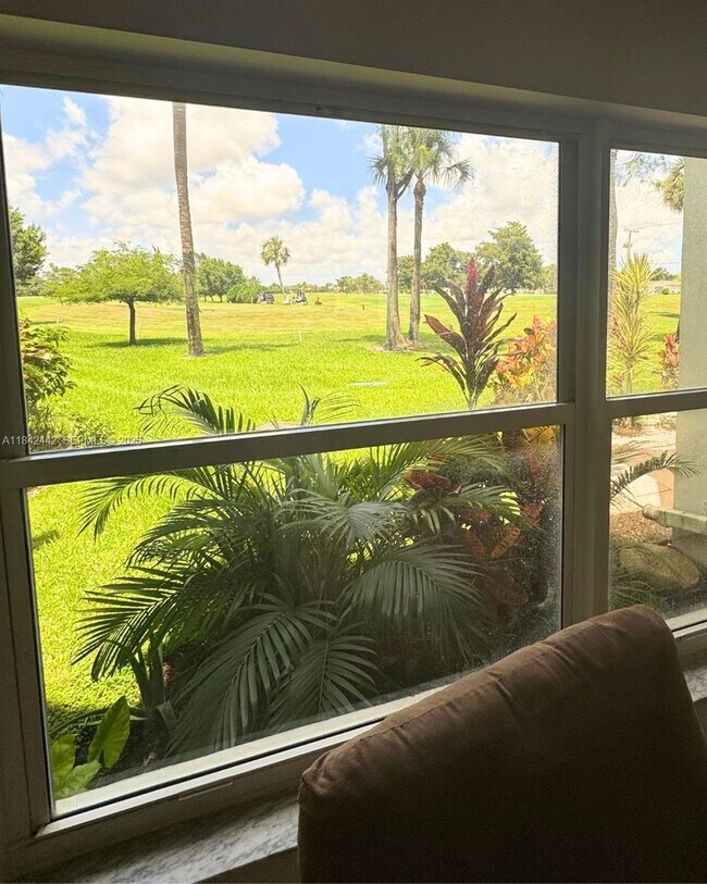 Building Photo - 7787 Golf Cir Dr