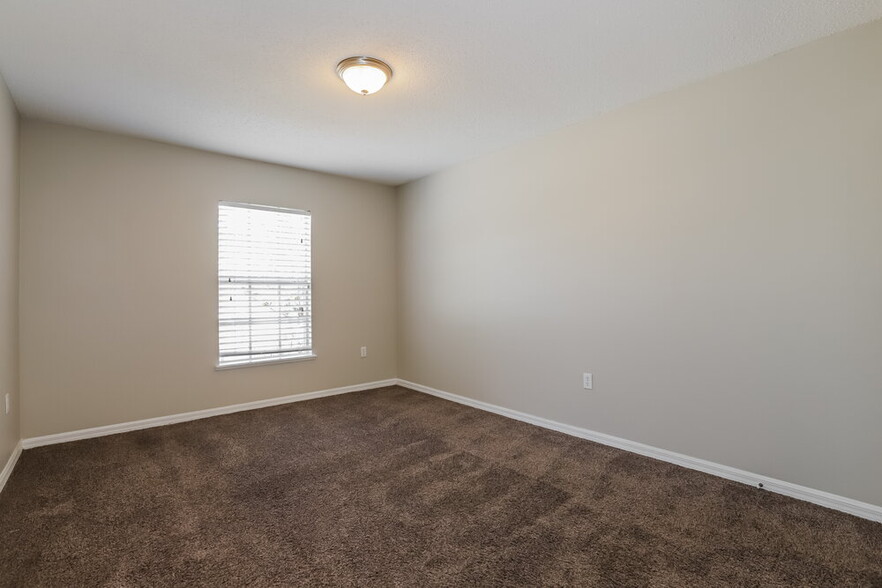 Building Photo - 1037 Brenton Leaf Dr