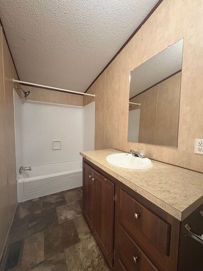 Building Photo - For Rent