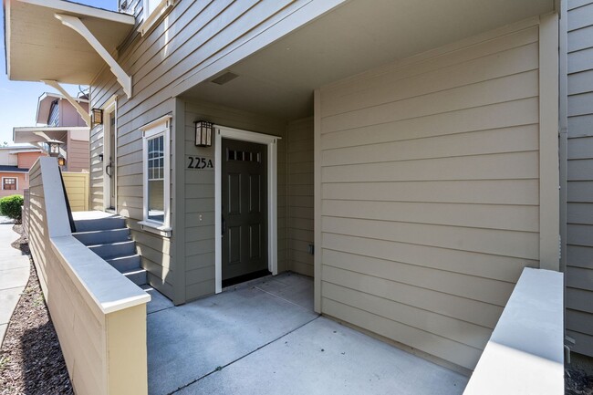 Primary Photo - 225 Valley Oak Dr