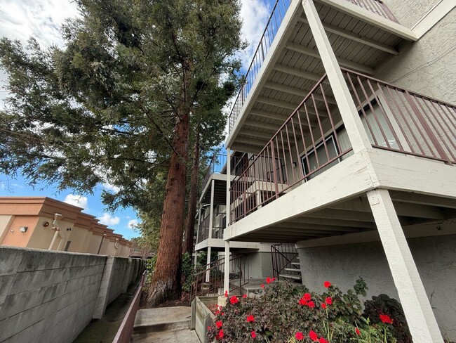 Building Photo - Fremont- Newly Upgraded, 2 Bed 2 Bath Cond...