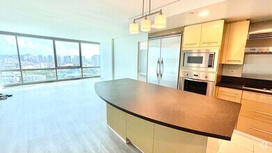 Building Photo - LUXURY DOWNTOWN PENTHOUSE w/ PANORAMIC VIE...