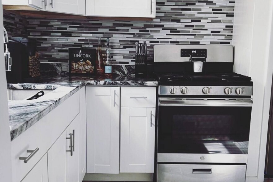 Building Photo - 19506 Manor St