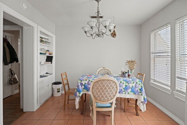 Building Photo - Tech Terrace 2-Bedroom Home Available for Summer 2026 Pre-Lease